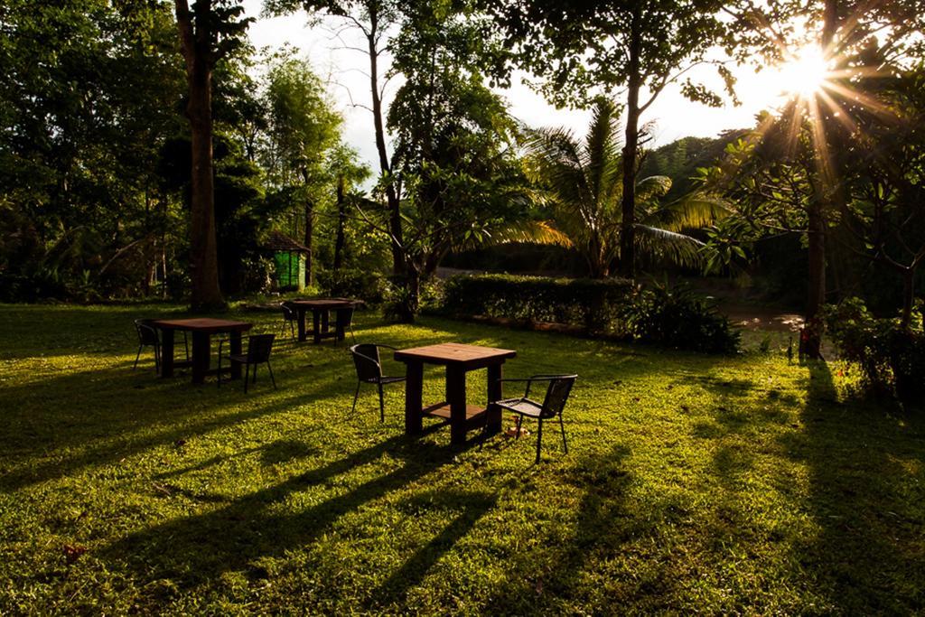 Riverhouse Resort Mae Sariang Exterior foto