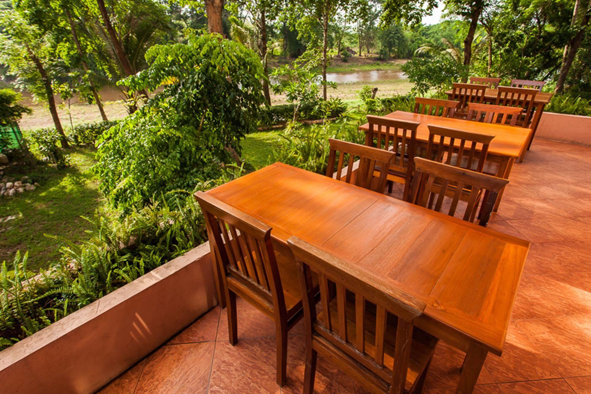 Riverhouse Resort Mae Sariang Exterior foto