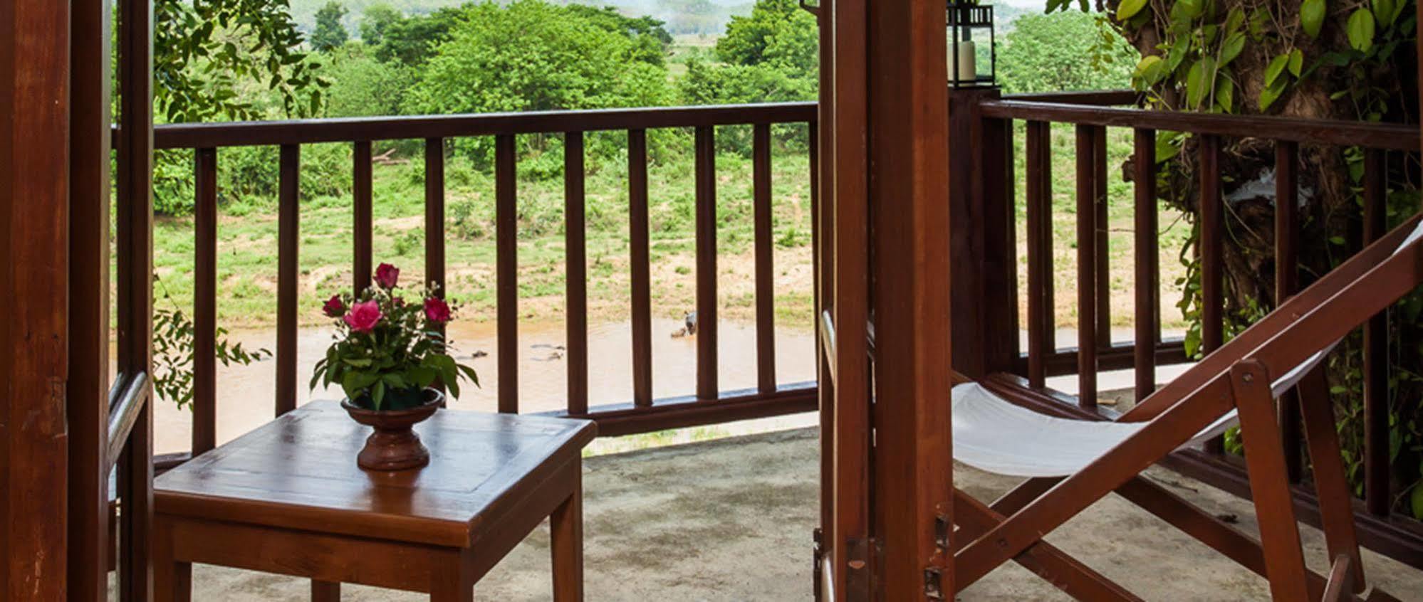 Riverhouse Resort Mae Sariang Exterior foto